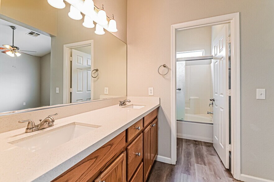 Building Photo - 6237 Autumn Creek Dr