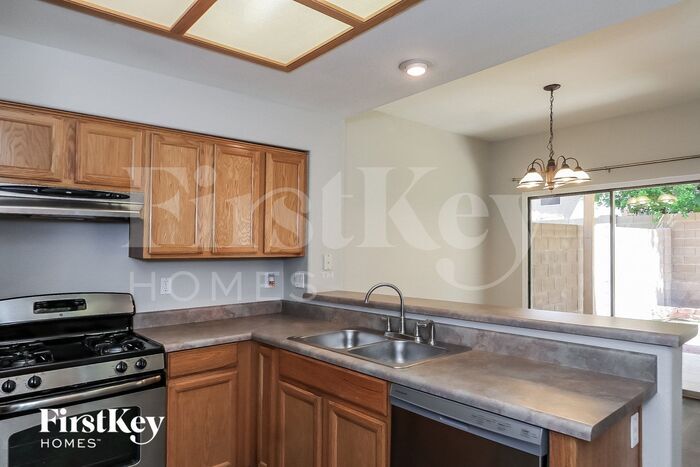 Building Photo - 1336 W Wahalla Ln