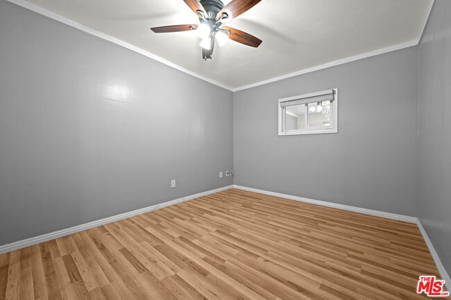 Building Photo - 12801 Moorpark St