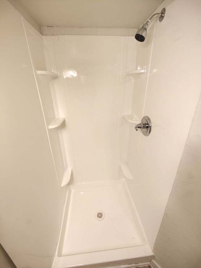 Building Photo - *Recently Updated 2BD/1.5BA Duplex Availab...