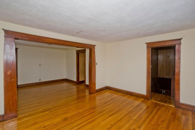 Building Photo - 58-60 Ionia St