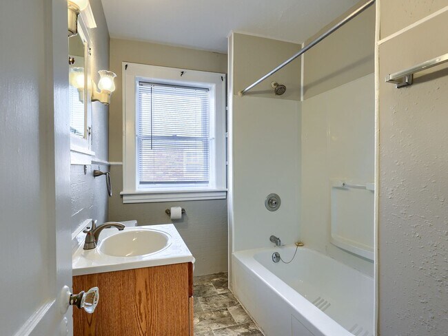 Building Photo - 3200 Green St