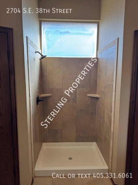 Building Photo - 2704 SE 38th St