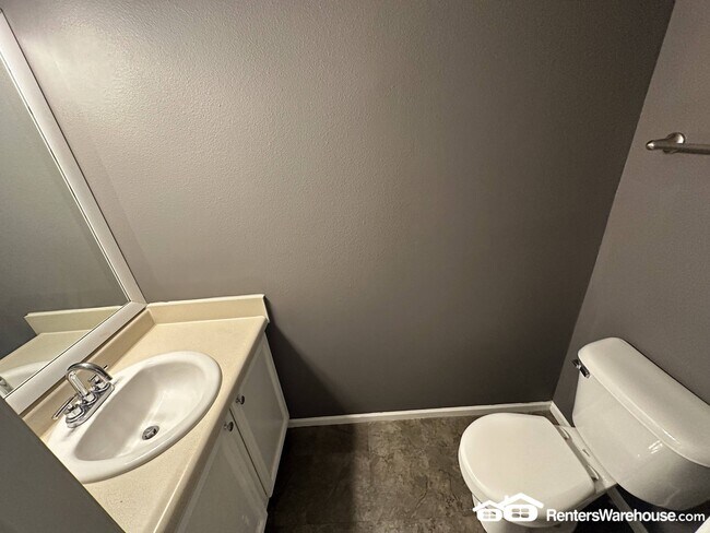 Building Photo - 1250 SE Village View Ln