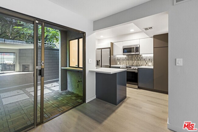 Building Photo - 1044 20th St