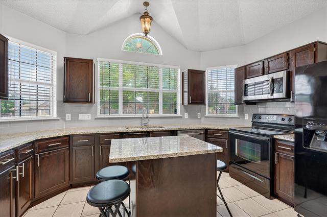 Building Photo - 505 Picketts Dr