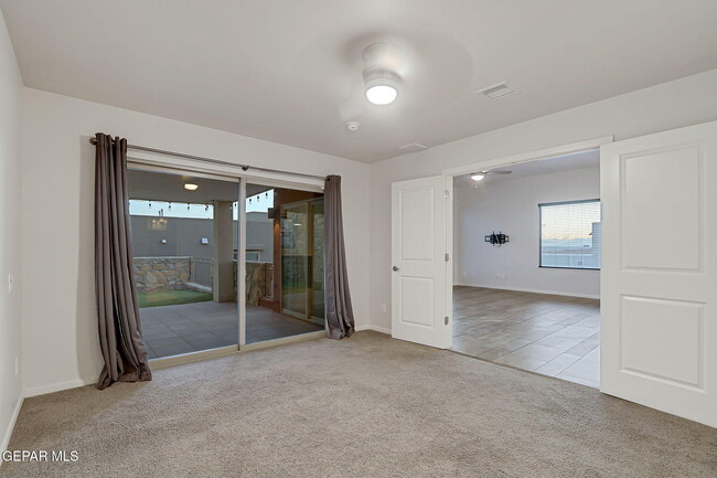 Building Photo - 4016 Camelot Heights Dr