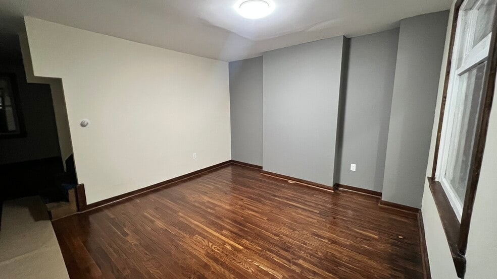 Living room - 1315 Labelle Ave