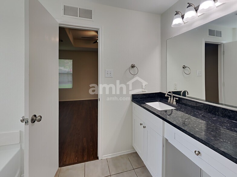 Building Photo - 7815 Chervil Ln