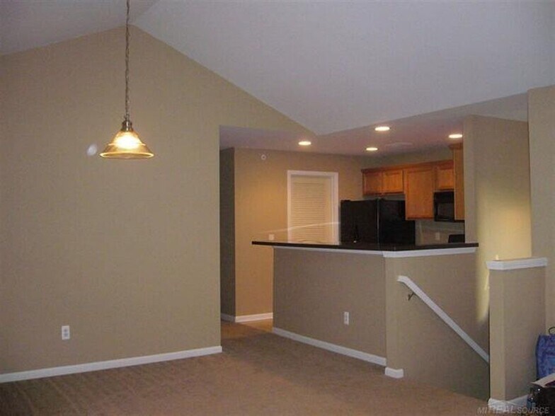 Kitchen - 55439 Ambassador Ct