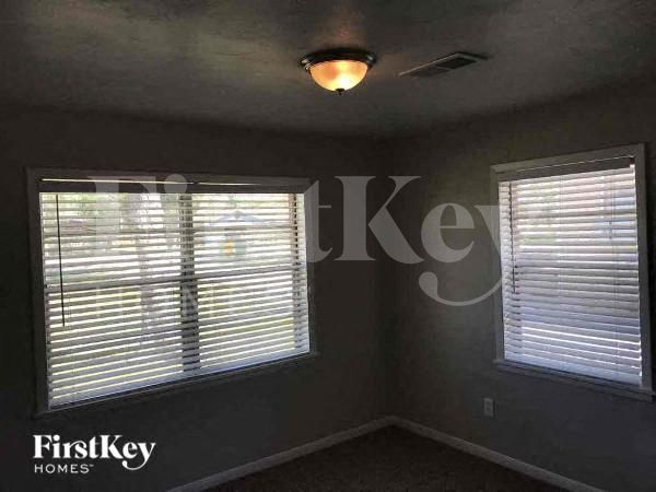 Building Photo - 3105 McKinney Dr