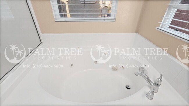 Building Photo - 1811 Greenfield Dr