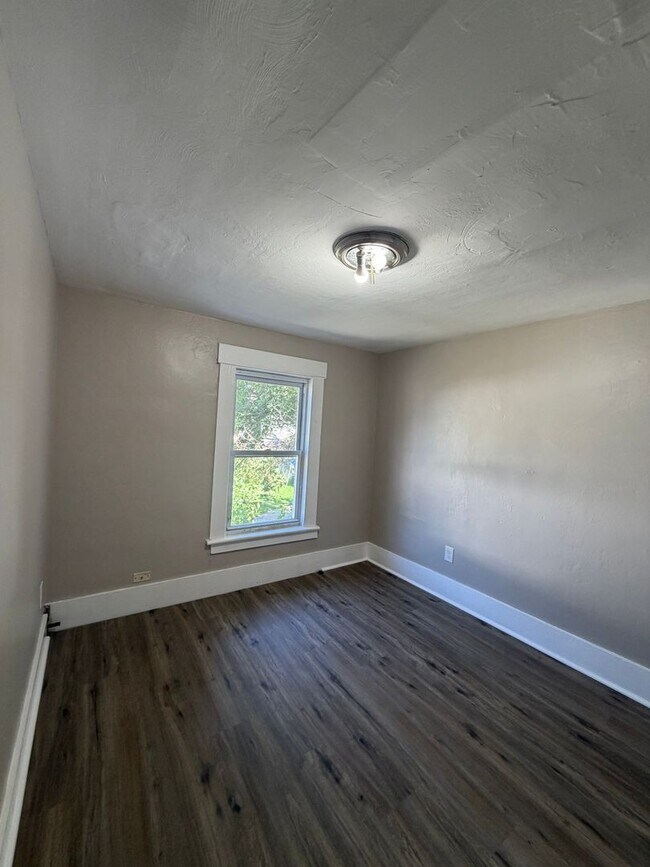Building Photo - 50 Elkins St