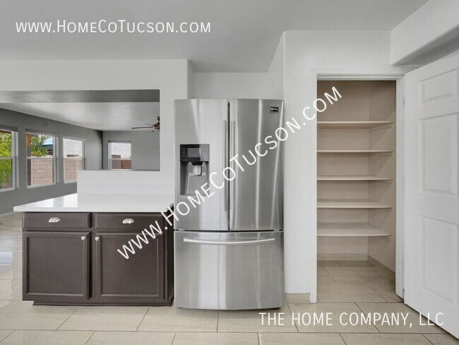 Building Photo - 1034 W Camino Hombre Viejo
