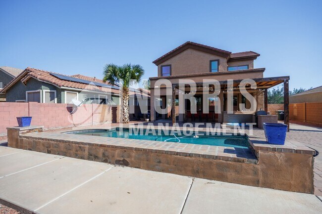 Building Photo - Beautiful Home with a POOL Service Included