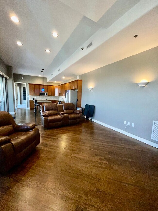 Building Photo - Stunning 2-Bed, 2-Bath Condo for Rent – Pr...