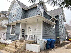 Building Photo - Spacious 1 Bed, 1 Bath Apartment Close to ...