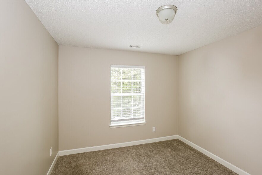 Building Photo - 1405 Summer Coach Dr