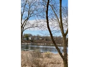 Building Photo - 1304 W Medicine Lake Dr