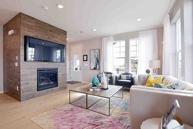 Building Photo - Bonus Loft!