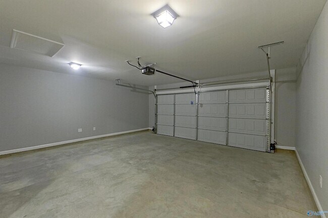 Building Photo - 664 June St