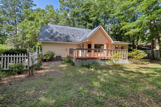 Building Photo - 130 Briarwood Ln