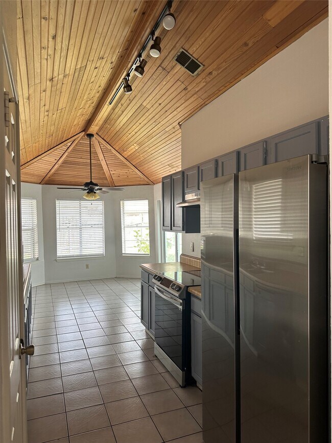 Building Photo - 10510 Clear Cove Ln