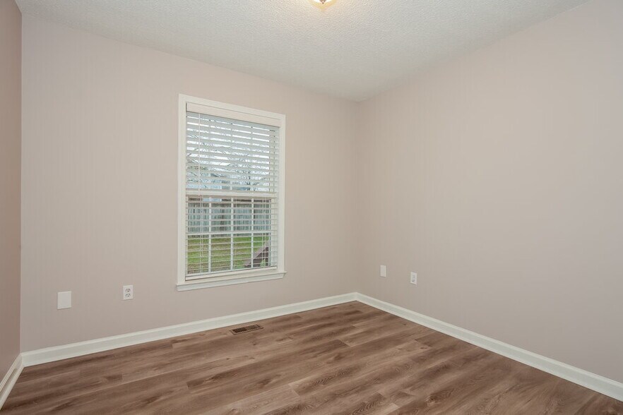 Building Photo - 818 Highlander Ct