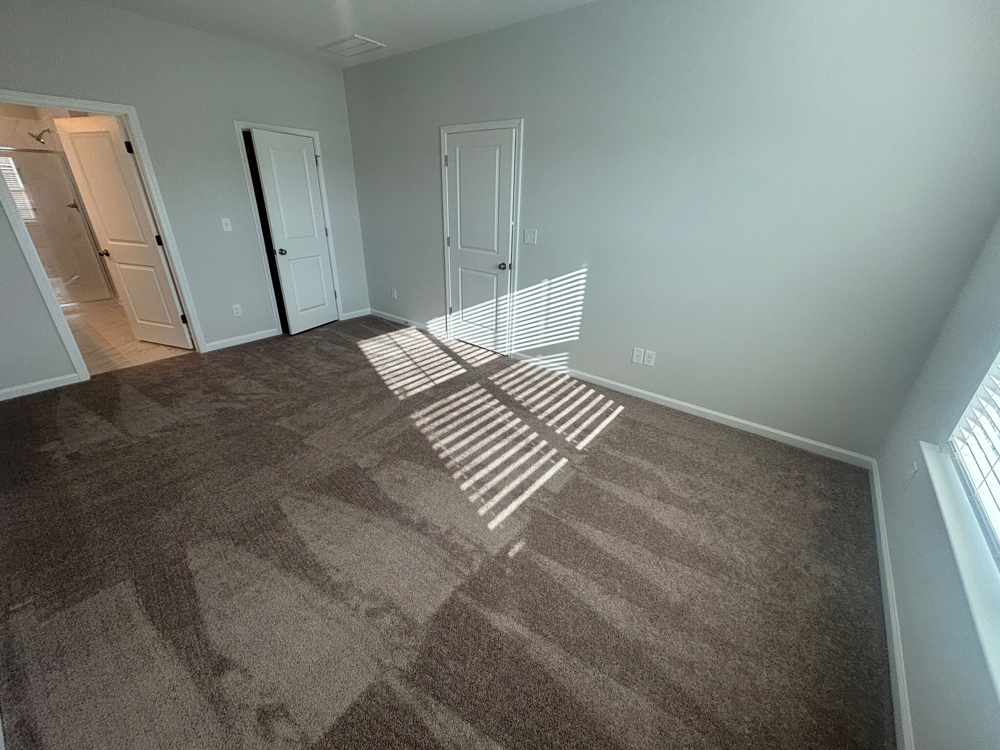 Building Photo - Room in Townhome on White Oak Gdn Wy
