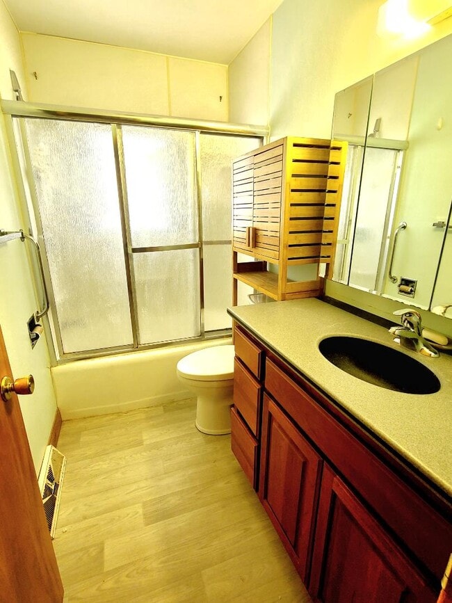 Building Photo - 608 Cataract Ave