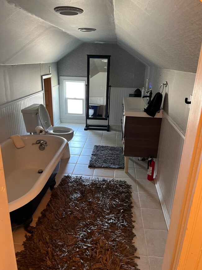 Building Photo - 3020 Parnell Ave