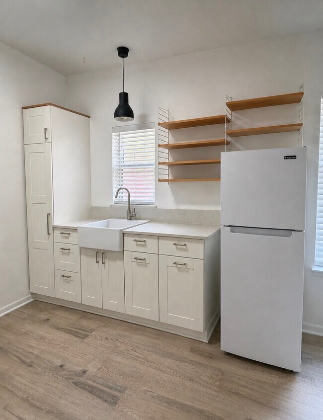 Building Photo - 3824 Woodleigh St