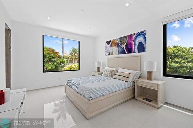 Building Photo - 401 Lido Dr