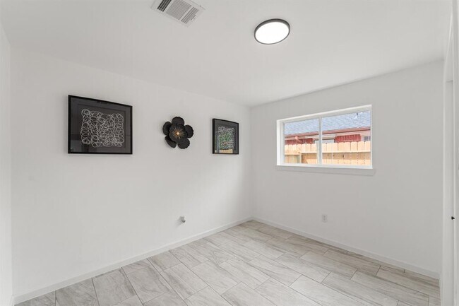 Building Photo - 11819 Ryewater Dr