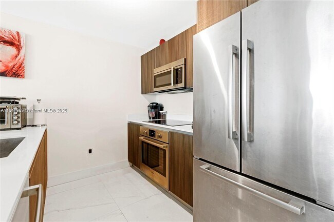 Building Photo - 488 NE 18th St