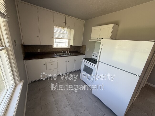 Building Photo - 519 23rd St