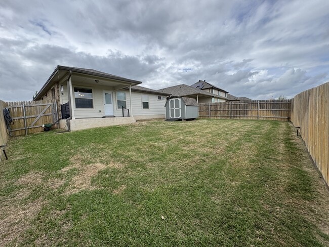 Building Photo - 8506 Stonehollow Dr