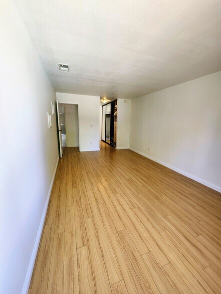 Building Photo - 40425 Chapel Way