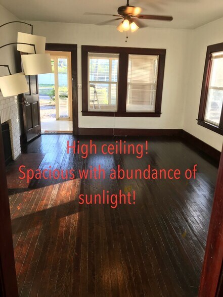 Building Photo - 994 Druid Rd E