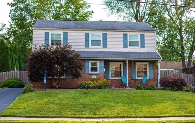 Building Photo - 711 Jonathan Dr