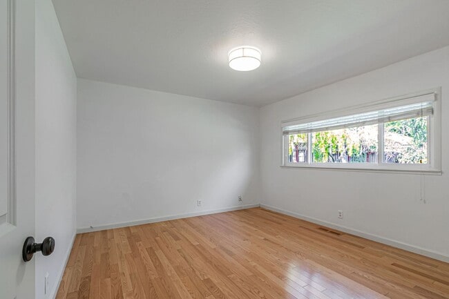 Building Photo - Fabulous 3BR 2BA Single Family Los Altos Home