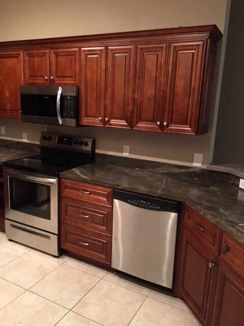 Building Photo - MOVE IN SPECIAL- 2 Bed / 2 Bath Condo with 1-Car Garage in Harmony – Move-In Special!