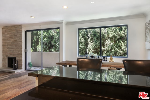 Building Photo - 423 N Palm Dr