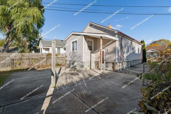 Building Photo - 22618 Maxine St