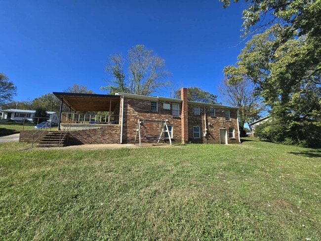 Building Photo - 406 N College St