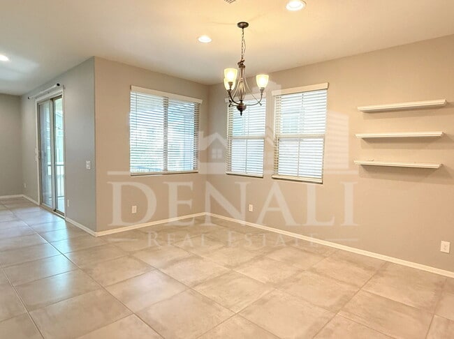 Building Photo - 731 W Winchester Dr