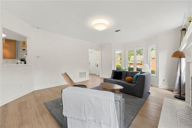 Building Photo - 1414 Justin Dr