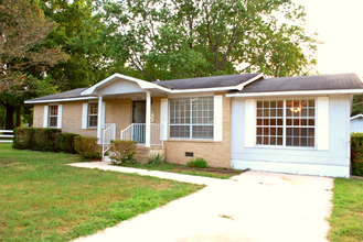 Building Photo - 3105 Pineview Dr SW