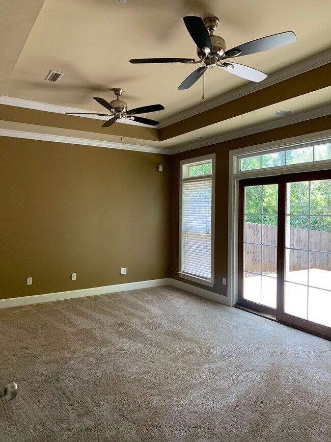 Building Photo - 102 Valley Chase Dr