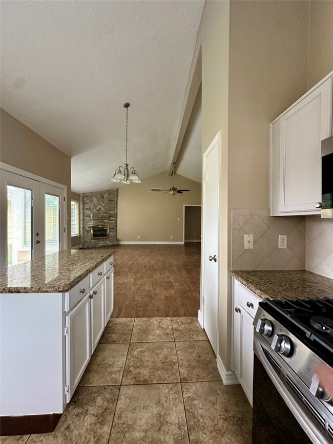 Building Photo - 1111 E Brompton Dr